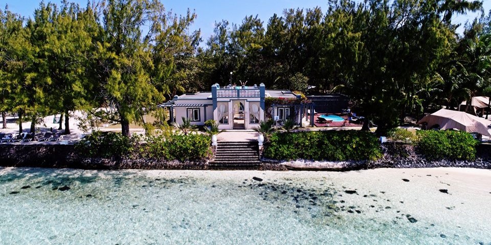 Overnight stay at Île Des Deux Cocos Villa 